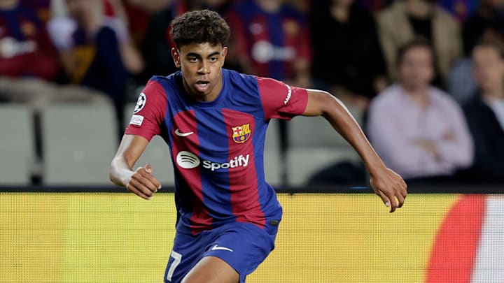 Lamine Yamal debutó con 15 años en el FC Barcelona y su estilo es comparado con el de Lionel Messi 