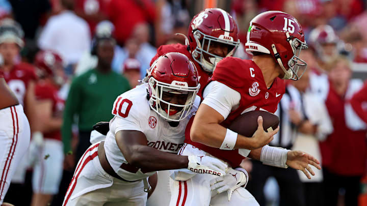 Nov 15, 2025; Tuscaloosa, Alabama, USA; Oklahoma Sooners linebacker Kip Lewis (10) pressures Alabama Crimson Tide quarterback Ty Simpson (15) during the first half at Saban Field at Bryant-Denny Stadium. Mandatory Credit: David Leong-Imagn Images Nov 15, 2025; Tuscaloosa, Alabama, USA; Oklahoma Sooners linebacker Kip Lewis (10) pressures Alabama Crimson Tide quarterback Ty Simpson (15) during the first half at Saban Field at Bryant-Denny Stadium. Mandatory Credit: David Leong-Imagn Images
