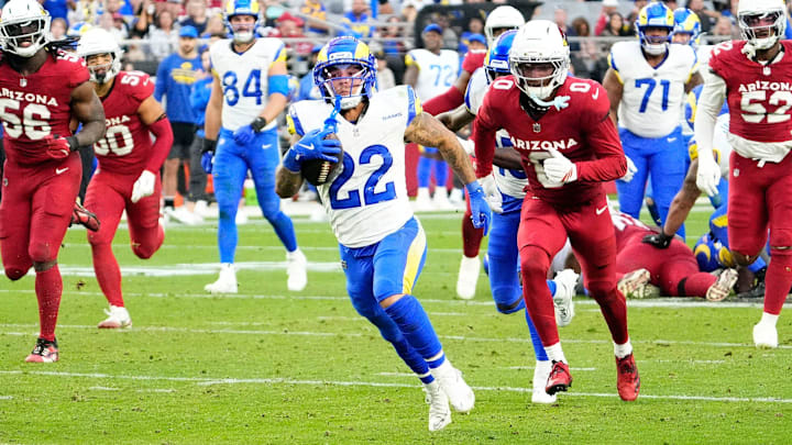 Los Angeles Rams running back Blake Corum (22) runs for a touchdown against the Arizona Cardinals in the second half at State Farm Stadium on Dec 7, 2025, in Glendale, Ariz.