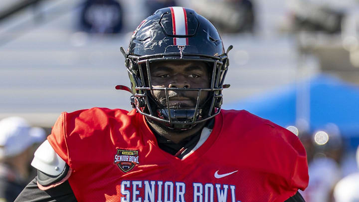 National Team defensive tackle Lee Hunter