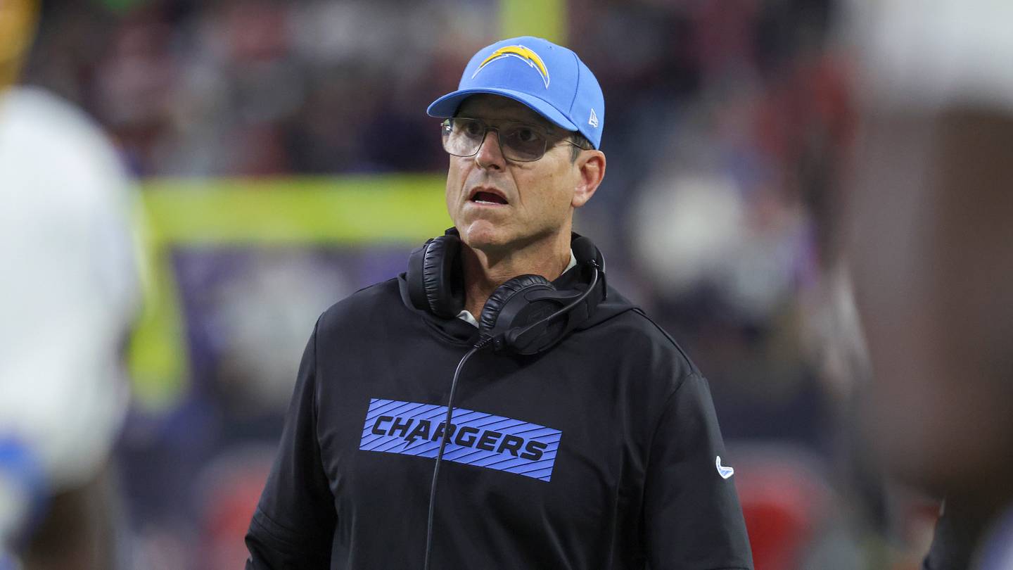 Harbaugh Starts Padless Chargers Camp, Evaluates Left Guard Race
