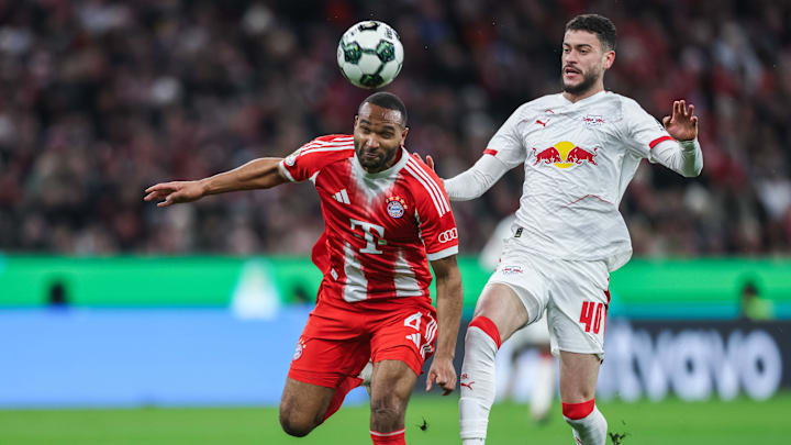 FCB-Abwehrboss Jonathan Tah kocht RBL-Stürmer Romulo ab FCB-Abwehrboss Jonathan Tah kocht RBL-Stürmer Romulo ab