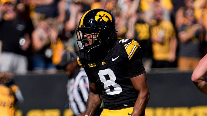 Iowa Hawkeyes defensive back Deshaun Lee (8) reacts during a football game against the Indiana Hoosiers Sept. 27, 2025 at Kinnick Stadium in Iowa City, Iowa. Iowa Hawkeyes defensive back Deshaun Lee (8) reacts during a football game against the Indiana Hoosiers Sept. 27, 2025 at Kinnick Stadium in Iowa City, Iowa.