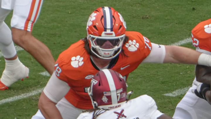 The Clemson o-linemen send some love to their teammates