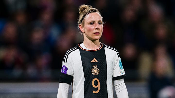 Svenja Huth verabschiedet sich aus dem DFB-Team Svenja Huth verabschiedet sich aus dem DFB-Team