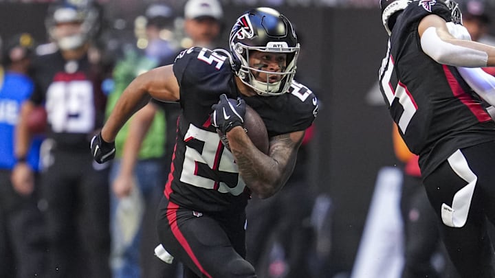 Oct 20, 2024; Atlanta, Georgia, USA; Atlanta Falcons running back Tyler Allgeier (25) runs against the Seattle Seahawks at Mercedes-Benz Stadium. Mandatory Credit: Dale Zanine-Imagn Images