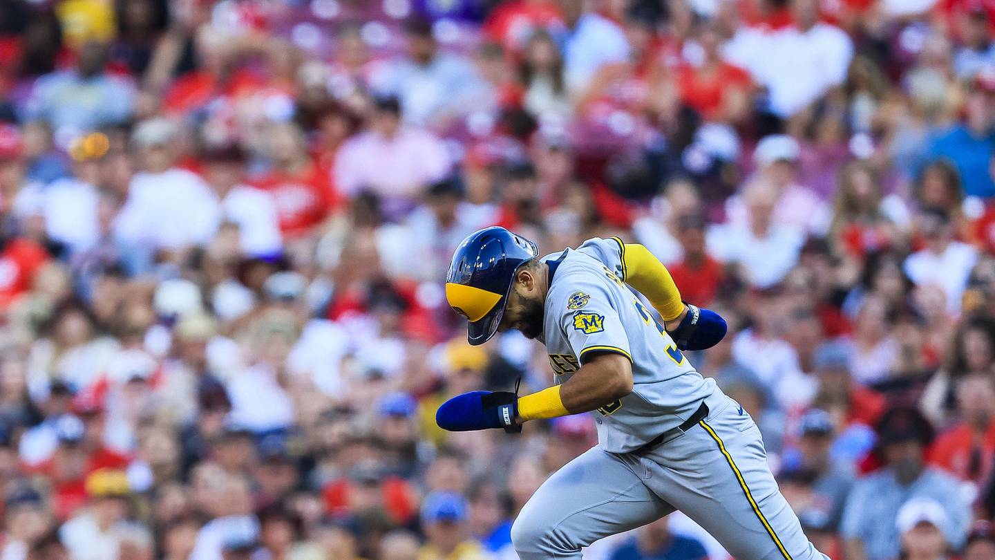 Brewers trade speedy switch-hitting outfielder to Phillies