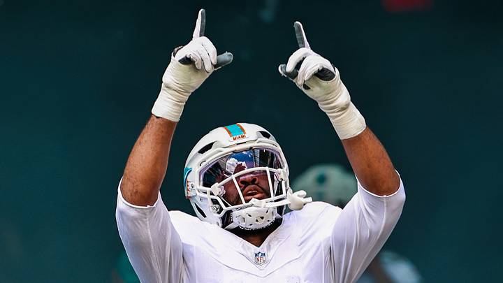 MIAMI GARDENS, FL - SEPTEMBER 27: Miami Dolphins linebacker Josh Uche (9) takes to the field prior to a NFL game between the Kansas City Chiefs and the Miami Dolphins, on Sunday September 27, 2026, at Hard Rock Stadium in Miami Gardens, FL. MIAMI GARDENS, FL - SEPTEMBER 27: Miami Dolphins linebacker Josh Uche (9) takes to the field prior to a NFL game between the Kansas City Chiefs and the Miami Dolphins, on Sunday September 27, 2026, at Hard Rock Stadium in Miami Gardens, FL.