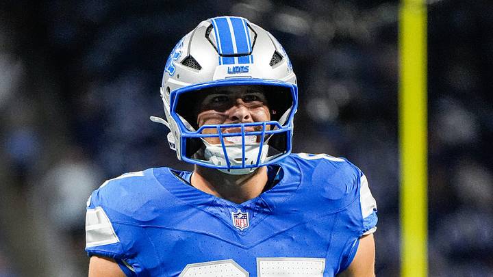 Detroit Lions tight end Sam LaPorta (87) warms up 