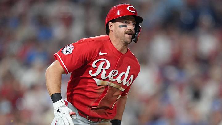 Cincinnati Reds infielder Spencer Steer (7) runs to first Cincinnati Reds infielder Spencer Steer (7) runs to first
