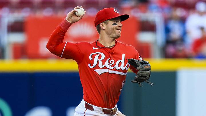 Cincinnati Reds second baseman Matt McLain (9) throws