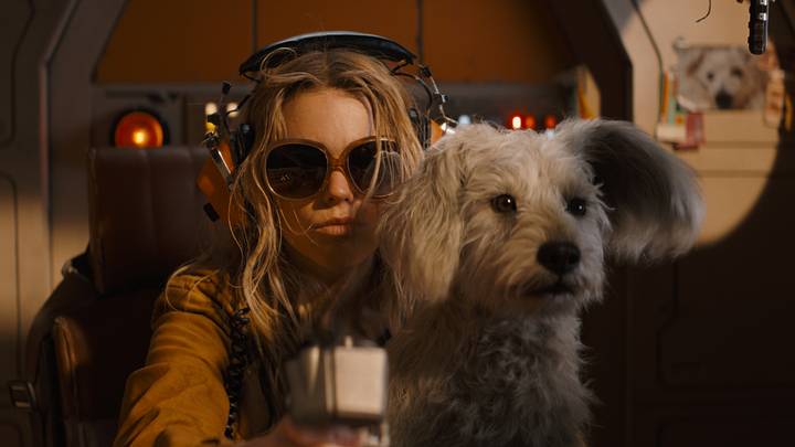 (L to r) Milly Alcock as SUPERGIRL and KRYPTO in DC Studios’ and Warner Bros. Pictures’ “SUPERGIRL”, a Warner Bros. Pictures release.