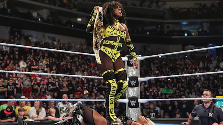 Naomi stands tall to end SmackDown