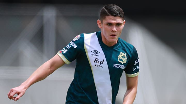 El zaguero Israel Reyes del Puebla recibió su primera llamado con la selección mexicana.