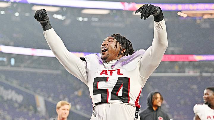 Atlanta Falcons defensive tackle Brandon Dorlus 