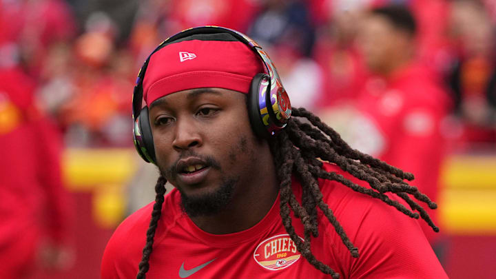 Kansas City Chiefs running back Kareem Hunt warms up before a 2025 NFL matchup against the Indianapolis Colts