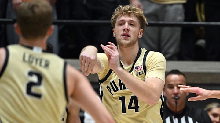 Purdue Boilermakers guard Jack Benter (14) passes the ball
