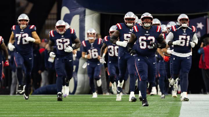 Aug 22, 2026; Foxborough, Massachusetts, USA; New England Patriots players run onto the field before the game against the New England Patriots at Gillette Stadium. Mandatory Credit: Edward Finan-Imagn Images Aug 22, 2026; Foxborough, Massachusetts, USA; New England Patriots players run onto the field before the game against the New England Patriots at Gillette Stadium. Mandatory Credit: Edward Finan-Imagn Images