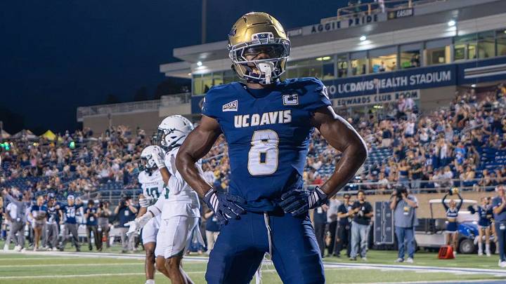 UC Davis wide receiver Samuel Gbatu Jr. (8) UC Davis wide receiver Samuel Gbatu Jr. (8)