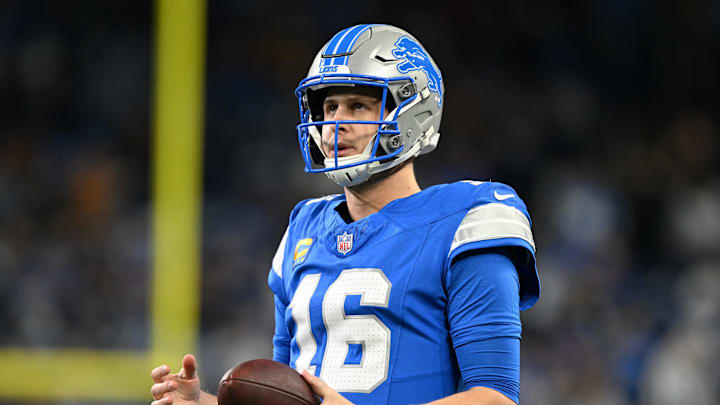 Detroit Lions quarterback Jared Goff (16) warms up prior to the game against Washington Commanders Detroit Lions quarterback Jared Goff (16) warms up prior to the game against Washington Commanders