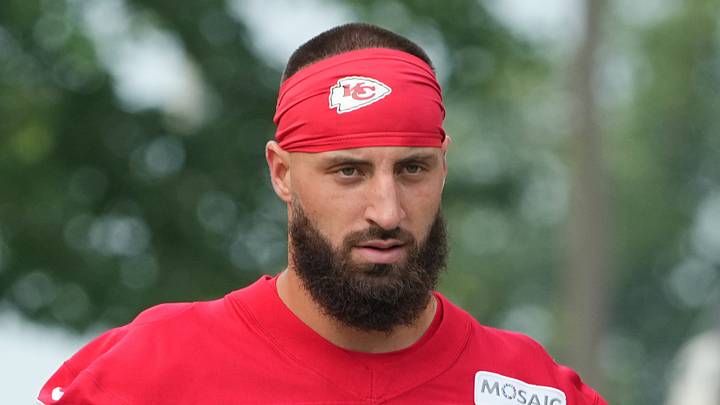 Kansas City Chiefs tight end Noah Gray (83) Kansas City Chiefs tight end Noah Gray (83)
