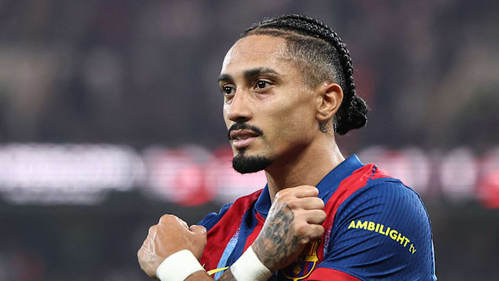 Raphinha a rendu hommage à un entraîneur. Raphinha a rendu hommage à un entraîneur.