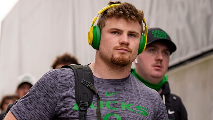 Oregon inside linebacker Bryce Boettcher arrives at the field as the Oregon Ducks take on the Washington Huskies on Nov. 29, 2025, at Husky Stadium in Seattle, Washington.