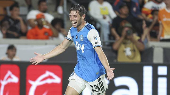 Charlotte staged a late comeback to qualify for the quarter-final