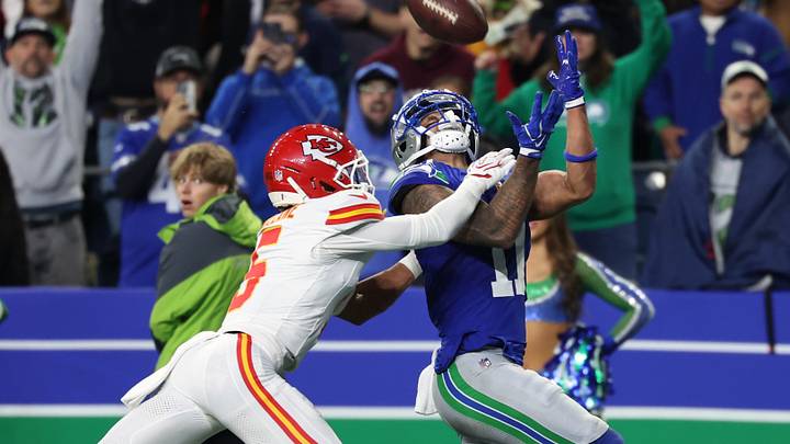 Oct 25, 2026; Seattle, Washington, USA; Seattle Seahawks wide receiver Jaxon Smith-Njigba (11) makes a catch defended by Kansas City Chiefs cornerback Mansoor Delane (5) during the second quarter at Lumen Field. Smith-Njigba scored a touchdown on the play. Mandatory Credit: Joe Nicholson-Imagn Images Oct 25, 2026; Seattle, Washington, USA; Seattle Seahawks wide receiver Jaxon Smith-Njigba (11) makes a catch defended by Kansas City Chiefs cornerback Mansoor Delane (5) during the second quarter at Lumen Field. Smith-Njigba scored a touchdown on the play. Mandatory Credit: Joe Nicholson-Imagn Images
