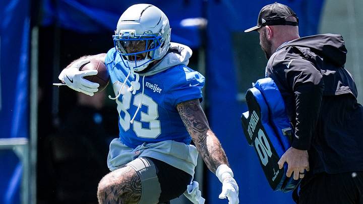 Detroit Lions tight end Tyler Conklin (83) practices a drill during OTAs at teams Allen Park Performance Center Detroit Lions tight end Tyler Conklin (83) practices a drill during OTAs at teams Allen Park Performance Center