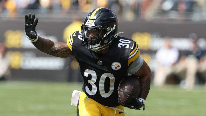 Pittsburgh Steelers running back Jaylen Warren Pittsburgh Steelers running back Jaylen Warren