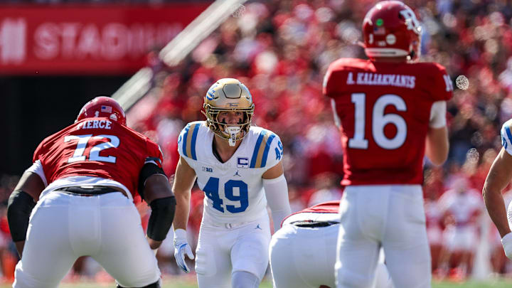 NCAA, College League, USA Football 2024: UCLA vs Rutgers OCT 19 October 19, 2024: UCLA Bruins linebacker Carson Schwesinger (49) during a NCAA football game between the UCLA Bruins and the Rutgers Scarlet Knights at SHI Stadium in Piscataway, NJ. 