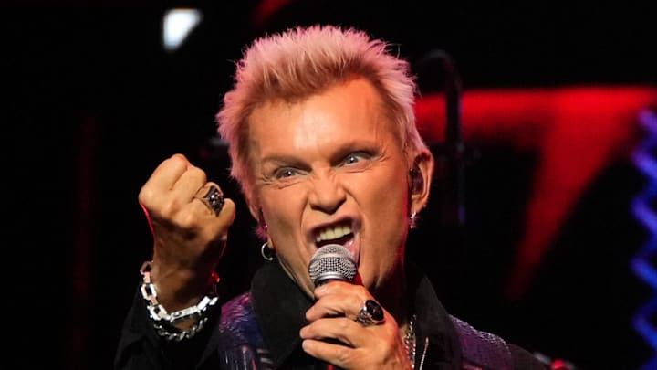 Billy Idol brings his signature snarl to the stage Billy Idol brings his signature snarl to the stage