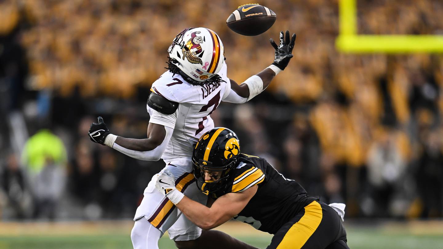 Iowa vs. Minnesota Betting Odds: Hawkeyes Open as Favorites in Big Ten Rivalry