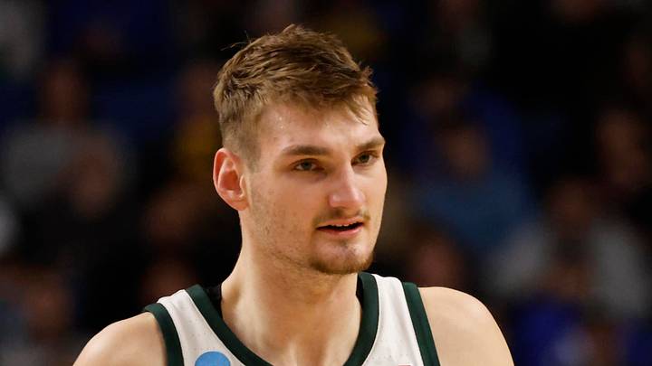 Michigan State's Carson Cooper walks to the bench after a timeout against Louisville in the second round of the NCAA Tournament at the KeyBank Center on Saturday, March 21, 2026.