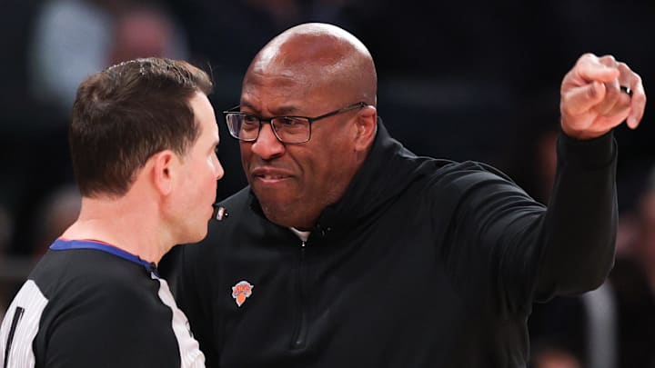 Knicks head coach Mike Brown