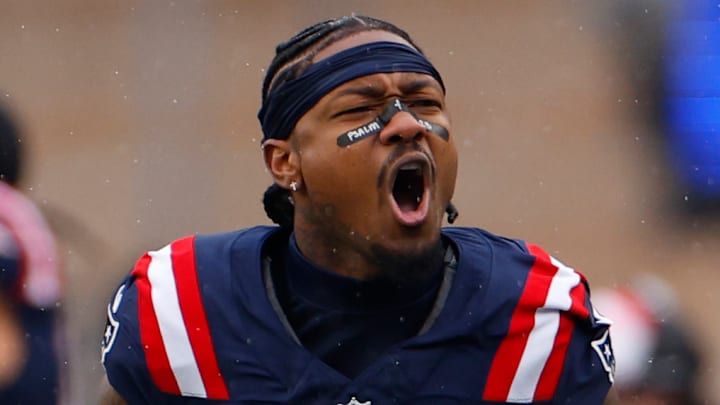 Patriots let big first-half lead slip away in 35-31 loss to Bills