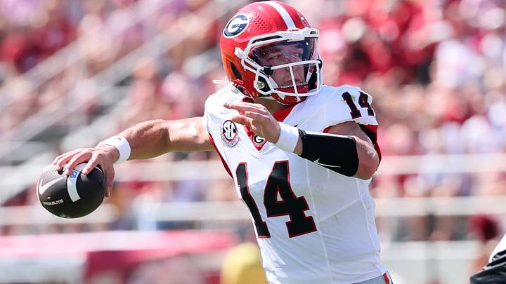 Georgia football QB Gunner Stockton passes against Arkansas.