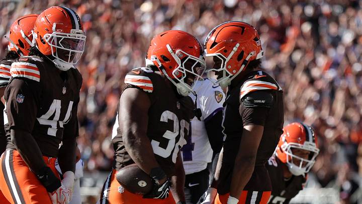Cleveland Browns running back Audric Estime celebrates his touchdown with wide receiver KC Concepcion