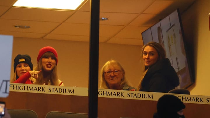 Kylie Kelce (right) with Taylor Swift and Donna Kelce during the Chiefs' 27–24 win over the Bills in the AFC divisional round on Jan. 21, 2024.