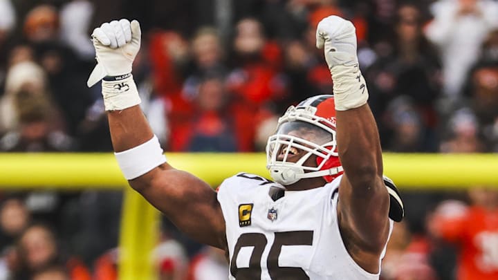Jan 4, 2026; Cincinnati, Ohio, USA; Cleveland Browns defensive end Myles Garrett (95) celebrates following a sack against the Cincinnati Bengals during the fourth quarter at Paycor Stadium. The play set a new NFL single season sack record by Garrett. Mandatory Credit: Joseph Maiorana-Imagn Images Jan 4, 2026; Cincinnati, Ohio, USA; Cleveland Browns defensive end Myles Garrett (95) celebrates following a sack against the Cincinnati Bengals during the fourth quarter at Paycor Stadium. The play set a new NFL single season sack record by Garrett. Mandatory Credit: Joseph Maiorana-Imagn Images