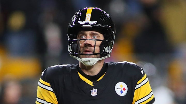 Pittsburgh Steelers quarterback Aaron Rodgers Pittsburgh Steelers quarterback Aaron Rodgers