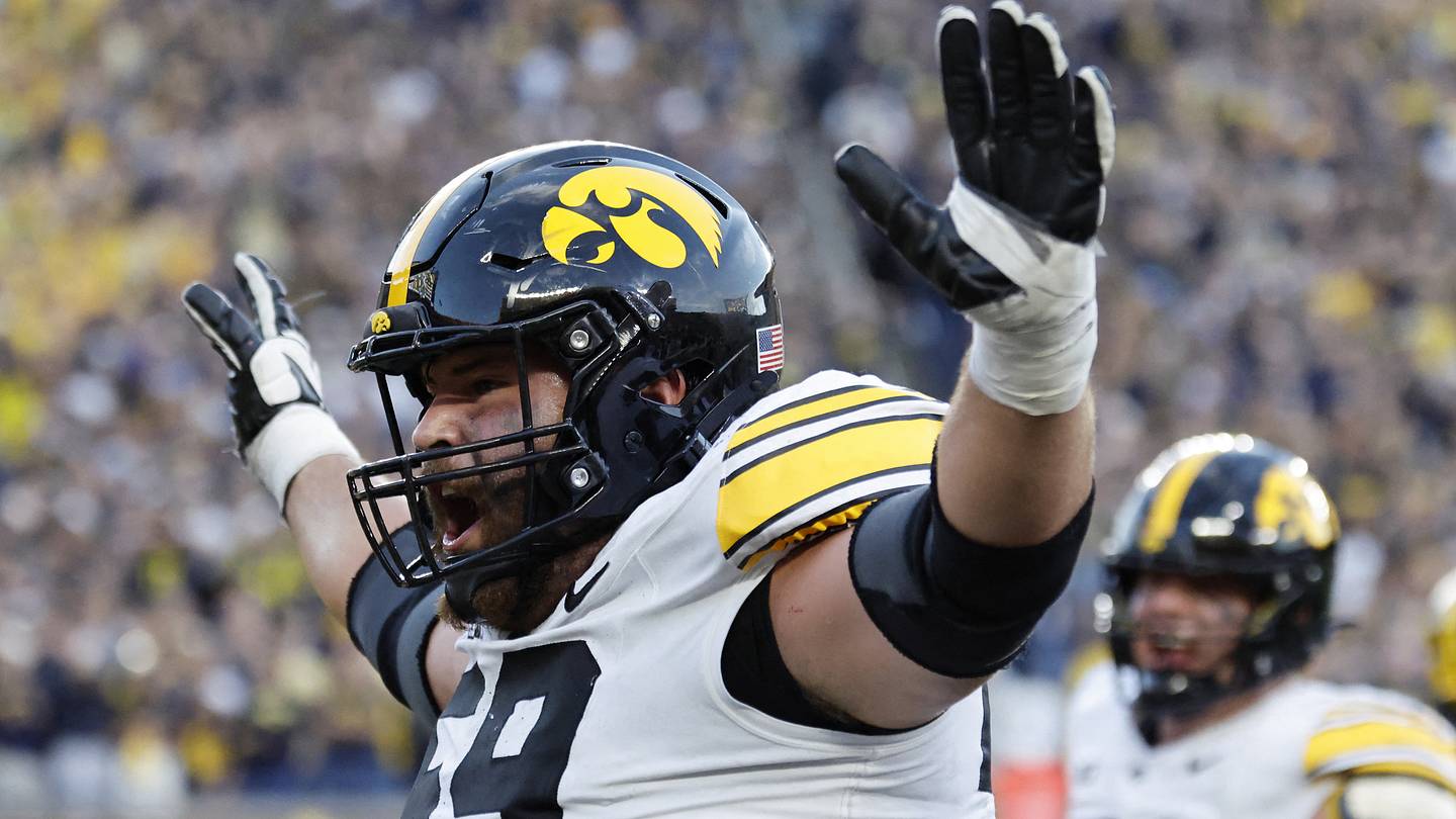 AP Top 25, Coaches Poll Reward Iowa Football - Can Iowa Crack the Top 10?