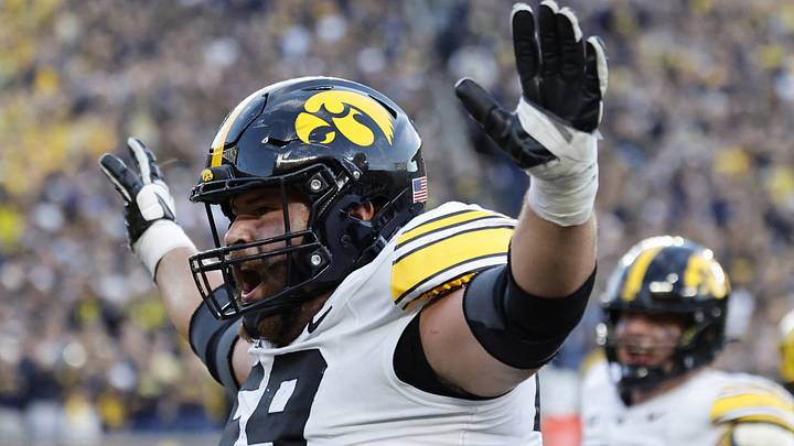Sep 26, 2026; Ann Arbor, Michigan, USA; Iowa Hawkeyes offensive line Trevor Lauck (59) reacts during the second half against the Michigan Wolverines at Michigan Stadium. Mandatory Credit: Rick Osentoski-Imagn Images Sep 26, 2026; Ann Arbor, Michigan, USA; Iowa Hawkeyes offensive line Trevor Lauck (59) reacts during the second half against the Michigan Wolverines at Michigan Stadium. Mandatory Credit: Rick Osentoski-Imagn Images