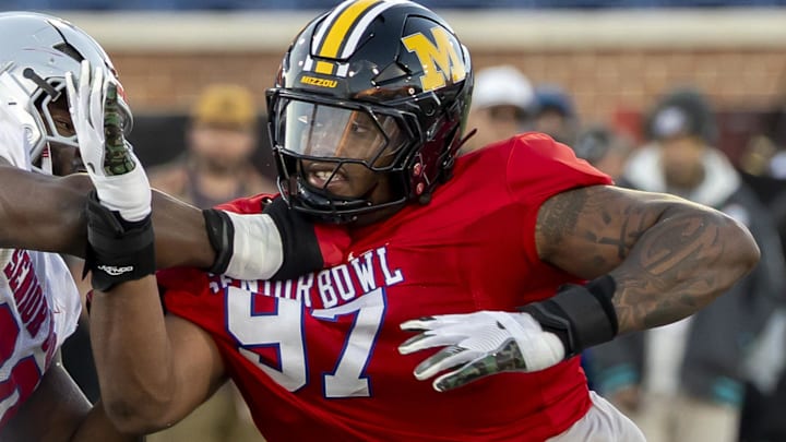 Defensive tackle Chris McClellan, who the Packers drafted in the third round, works against Ethan Onianwa at the Senior Bowl.