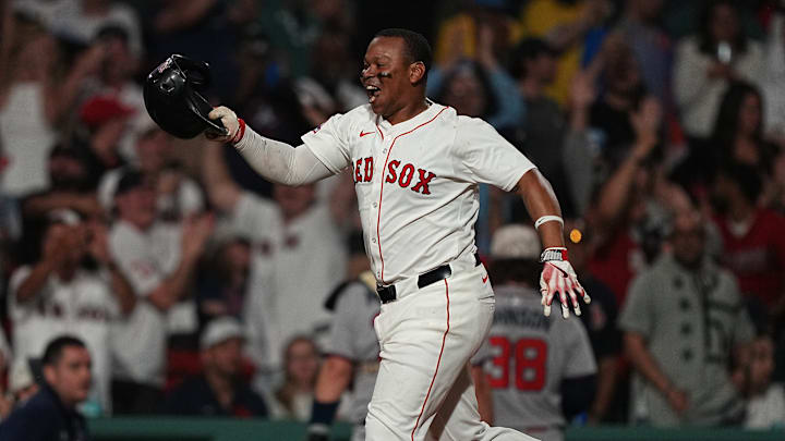 Rafael Devers dejó en el terreno a los Bravos con jonrón 