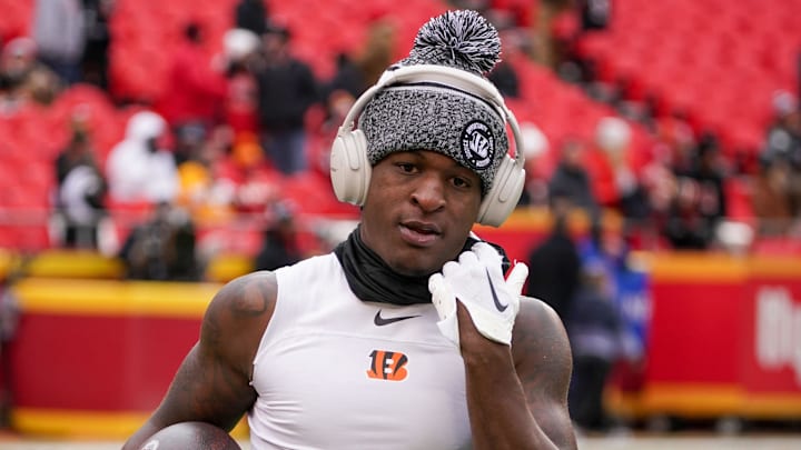 Dec 31, 2023; Kansas City, Missouri, USA; Cincinnati Bengals cornerback Mike Hilton (21) warms up against the Kansas City Chiefs prior to a game at GEHA Field at Arrowhead Stadium. Mandatory Credit: Denny Medley-Imagn Images