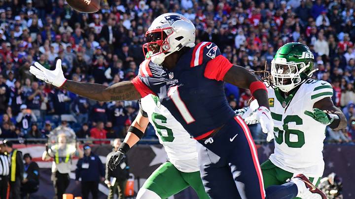 Oct 18, 2026; Foxborough, Massachusetts, USA; New England Patriots wide receiver A.J. Brown (1) is unable to make a catch in the end zone in the first half against the New York Jets at Gillette Stadium. Mandatory Credit: Bob DeChiara-Imagn Images Oct 18, 2026; Foxborough, Massachusetts, USA; New England Patriots wide receiver A.J. Brown (1) is unable to make a catch in the end zone in the first half against the New York Jets at Gillette Stadium. Mandatory Credit: Bob DeChiara-Imagn Images
