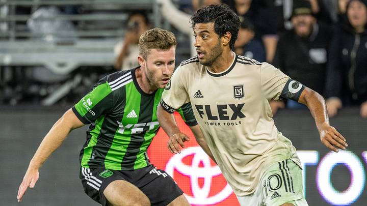El irlándes Jon Gallagher (Austin FC) y el mexicano Carlos Vela (Los Ángeles FC) durante la temporada regular.