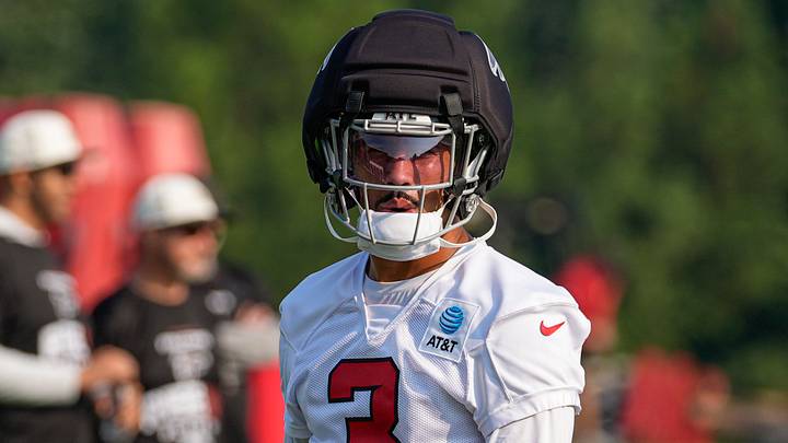 Atlanta Falcons safety Jessie Bates III 